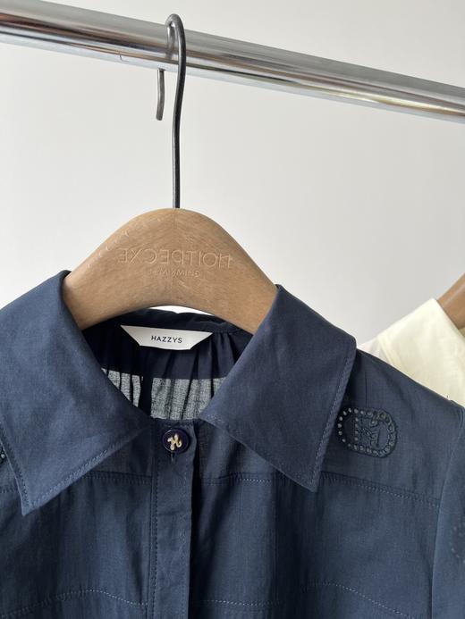 25新款，哈家原单衬衫，韩国🇰🇷客供面料，薄棉的，重工刺绣面料，夏天穿超舒服，里面还贴心的加了雪纺内衬，一点也不透哦，超级好穿，无论是通勤还是日常穿都好看，领口带LOGO的扣子，质感满满，必入款！ 商品图4