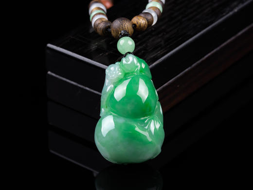 XY0263沉香+翡翠满色立体大葫芦挂件 商品图0