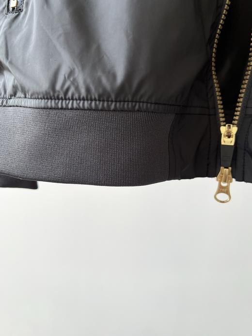 25新款日本🇯🇵高端高尔夫🏌品牌RESUrrection春款外套，专柜价3000+，超级高端的一个品牌，客供面料，有光泽度，质感超好，简单帅气的一款，胸前有LOGO，YKK双拉头，满满的高级感！ 商品图6