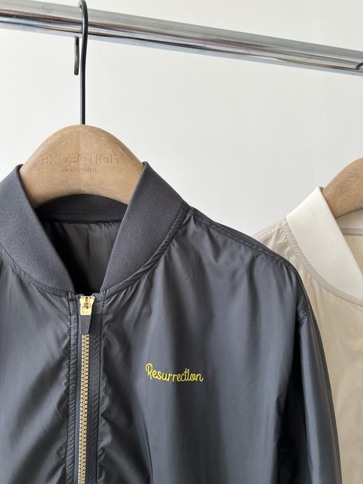 25新款日本🇯🇵高端高尔夫🏌品牌RESUrrection春款外套，专柜价3000+，超级高端的一个品牌，客供面料，有光泽度，质感超好，简单帅气的一款，胸前有LOGO，YKK双拉头，满满的高级感！ 商品图3