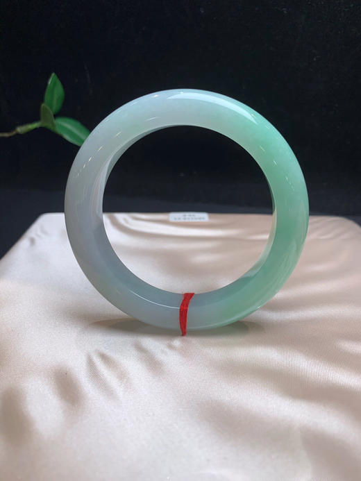 612716，56.8果绿底手镯，底妆特别细腻、一半带果绿底色，润润的 商品图3