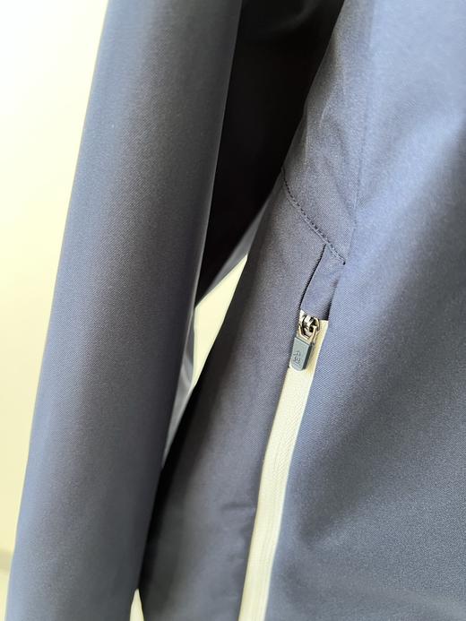 25春款，🍁🍁高尔夫🏌原单，万星威夹克外套，简单利落，超级百搭的一款，面料有弹力，有质感，拉链有小企鹅🐧L OGO，后背拼接设计，可以有很好的舒展性！数量不多！ 商品图4