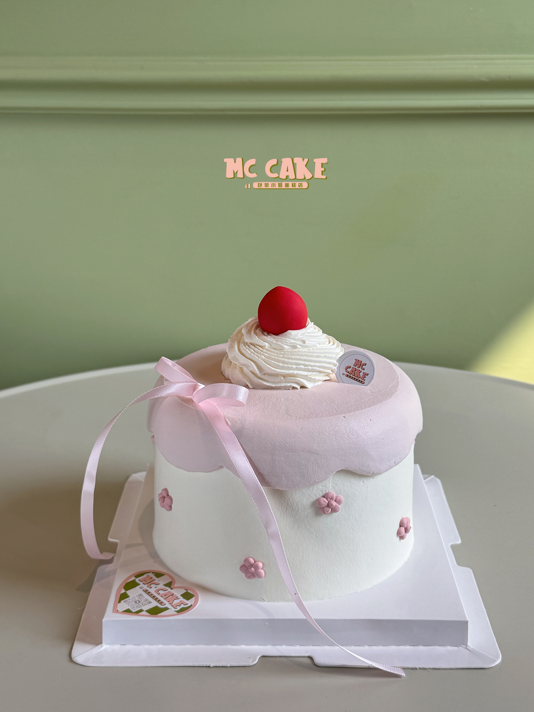 粉色ins风小清新蛋糕
