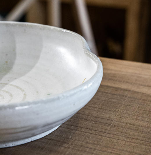 郑昀作品-白釉手捏圆餐盘系列 商品图5