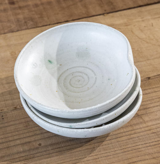 郑昀作品-白釉手捏圆餐盘系列 商品图2