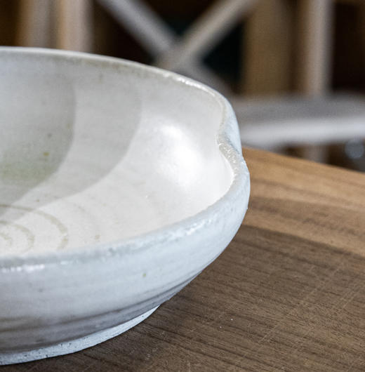 郑昀作品-白釉手捏圆餐盘系列 商品图4