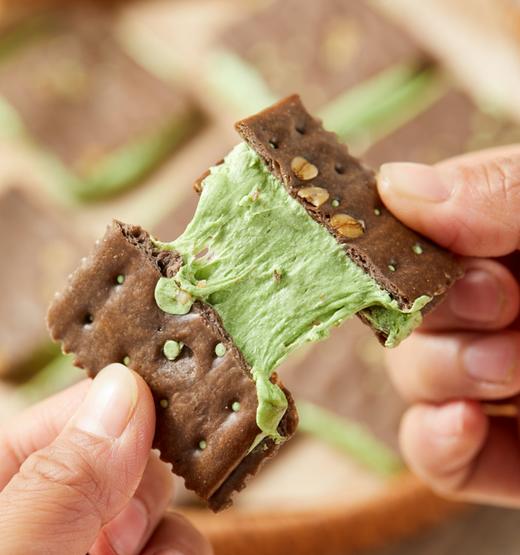 牛轧饼届新作🎁可可×开心果暴击💥台式古早手艺 用料贼扎实！ 甜原柿吉可可开心果酱牛轧饼干满满开心果酱牛轧🍪软糯有嚼劲！不齁也不腻 松软且奶香味浓厚！ 商品图5