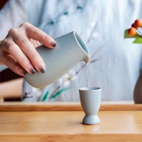 雅器 ｜东道汝窑【青天酒具组】陶瓷小酒杯分酒器 （2020年天青色）小巧玲珑，精致典雅，名酒配名器，规格：一盅一杯两件套组 商品图2