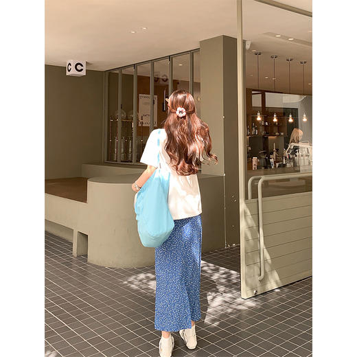 <曾小咸推荐>韩版小邹菊短袖印花T恤蓝色碎花半身裙 商品图4