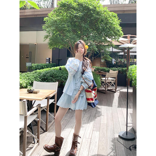 <曾小咸推荐>现货秒杀！微信超特价！蓝色刺绣长袖衬衫 日常169.99 立减80 秒杀89.99！蓝色半裙 日常109.99 立减50 秒杀59.99！ 商品图1