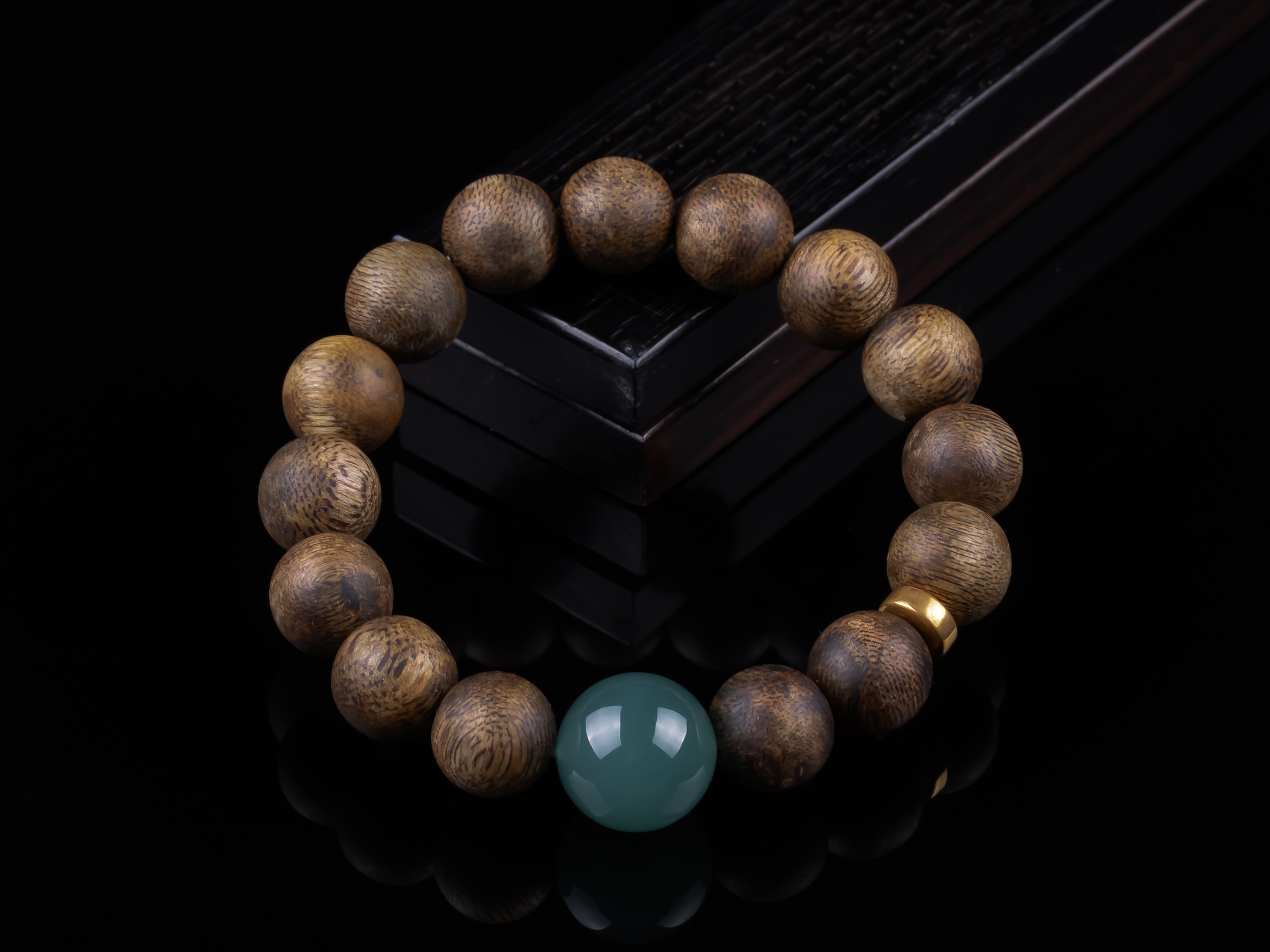 XY0192沉香+翡翠天空蓝大圆珠18K金手串