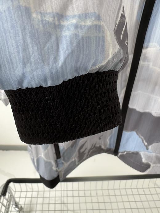 25年夏款，AW家原单男款防晒，纯纯的原单货，专柜同步，韩国🇰🇷客供面料，凉感，舒服透气有弹力，很特别的印花LOGO，颜色很高级，简单帅气的一款，胸前重工刺绣🪡，数量不多！ 商品图5