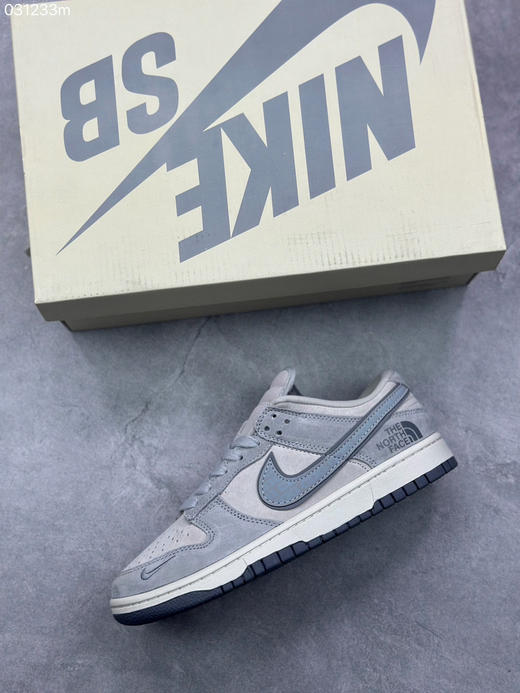 夏季特惠💰330 Nike SB Dunk Low “北面联名—猪八白蓝勾” 周年高端定制 低帮休闲板鞋 商品图2