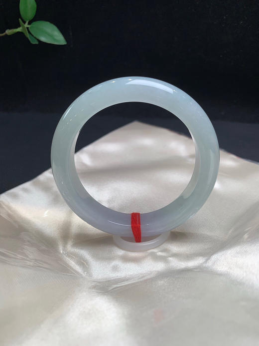 612730，57.6 晴绿底手镯，清新甜绿底，润润的 商品图3