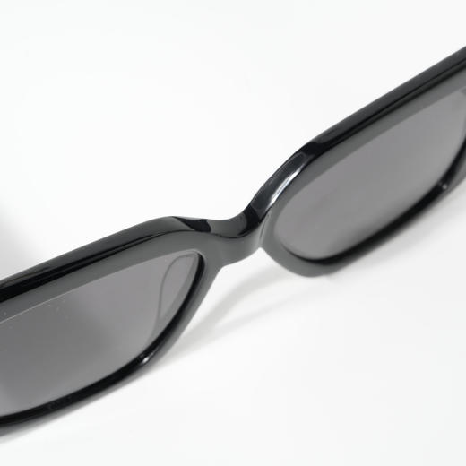 ROMI STUDIO “美式态度” 矩形窄框黑色墨镜24SSS070 商品图1