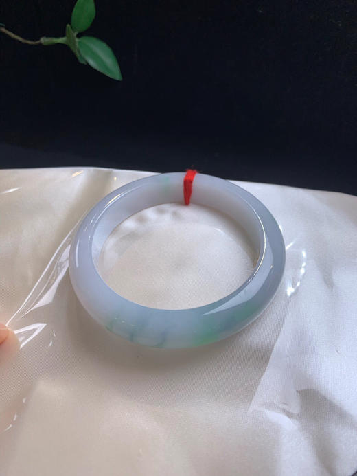612724，56飘绿正圈手镯，底妆均匀细腻，一截清新绿，略带些紫罗兰 商品图4