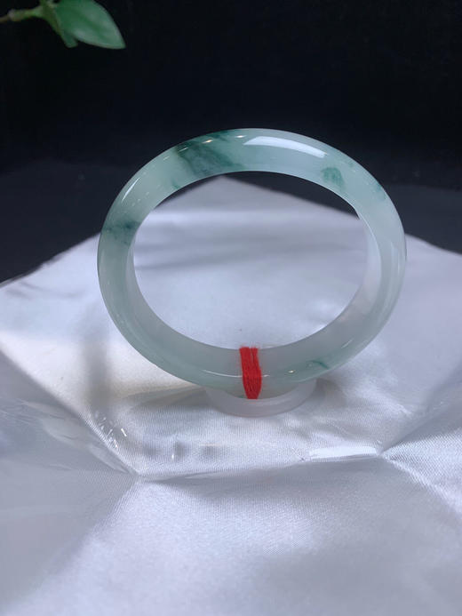 612727，54.6冰飘花贵妃，冰底飘蓝花，局部起光， 花色灵动，整条均匀细腻 商品图0