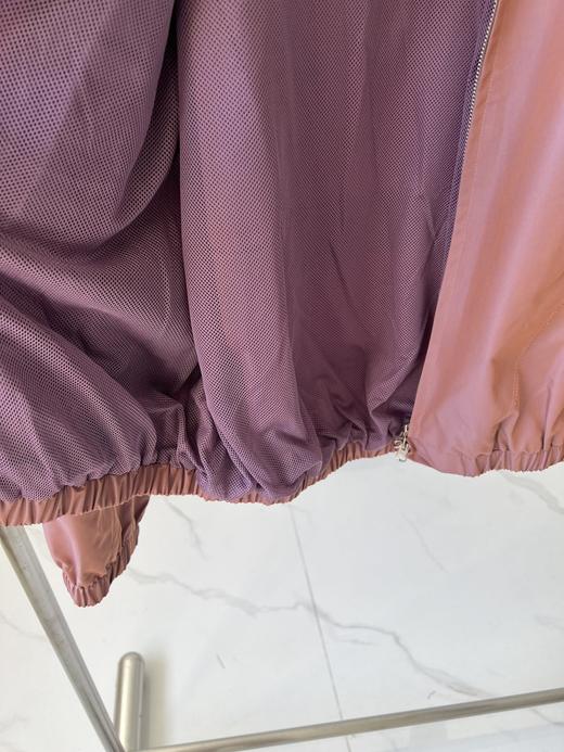 新款街头潮范，纯原单男款夹克，这两年流行的街头风，帅气有型，稍微有点宽松，不夸张，但是包容性很强，面料自带关泽感，很高级，胸前多兜装饰，实用性也很强,很适合秋季出行！ 商品图6