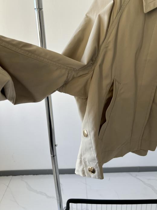 25春款，原单风衣，超级精致的小短款，设计感满满，棉质风衣，面料有质感，挺括有型，内里干净的包边设计，超级上档次，下摆可以抽绳，针织防风袖口，减龄实用，数量不多！ 商品图4