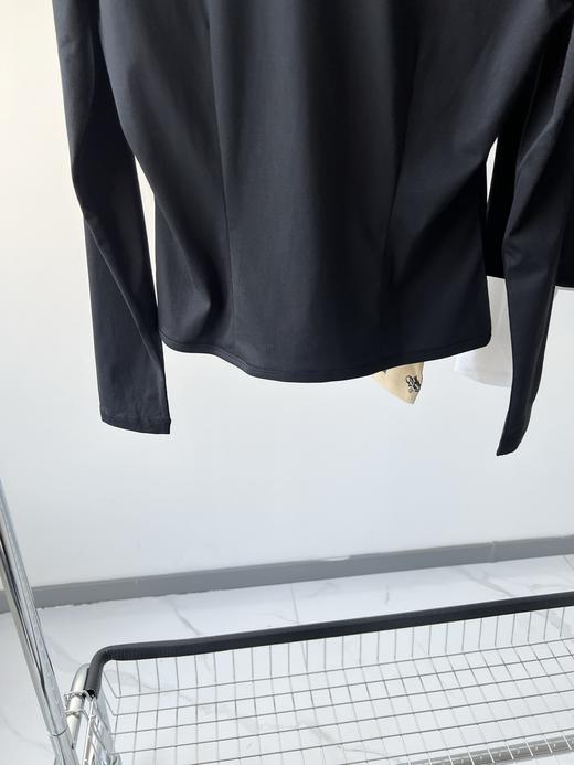 高尔夫🏌‍♀纯原单单PG打底衫，超级好看的一款，工艺复杂，面料有弹力，舒服好穿，立领设计拼接设计，更好的修饰腰身，拉伸身高比例！数量不多 商品图7