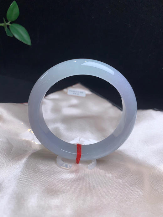 612729，55.5 淡紫罗兰手镯，整圈隐隐约约带些紫底，整条润润的，干净清新淡雅 商品图1