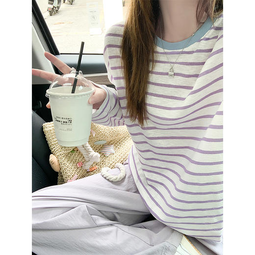 <曾小咸推荐>慵懒风休闲紫色条纹长袖圆领T恤 商品图3