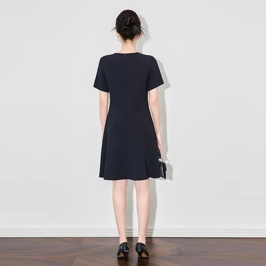 【高货wl】全新升级【铂金会员330/天猫439/差价109】(01914) 洛诗琳雅致通勤极简时尚感端庄大气圆领短袖女夏连衣裙 商品图1