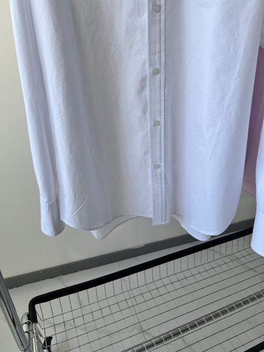 25春款原单衬衫，纯原单货，纯棉材质，超有质感，简单大气的Ov resize风，既可以内搭做衬衫，又可以外穿，胸前贴不绣设计，减龄又有设计感！数量不多！ 商品图2