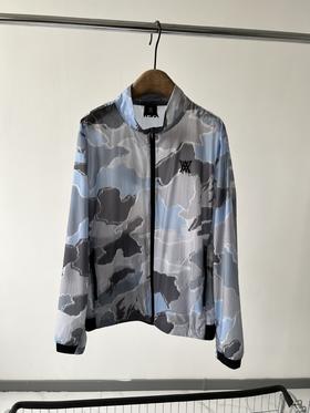 25年夏款，AW家原单男款防晒，纯纯的原单货，专柜同步，韩国🇰🇷客供面料，凉感，舒服透气有弹力，很特别的印花LOGO，颜色很高级，简单帅气的一款，胸前重工刺绣🪡，数量不多！