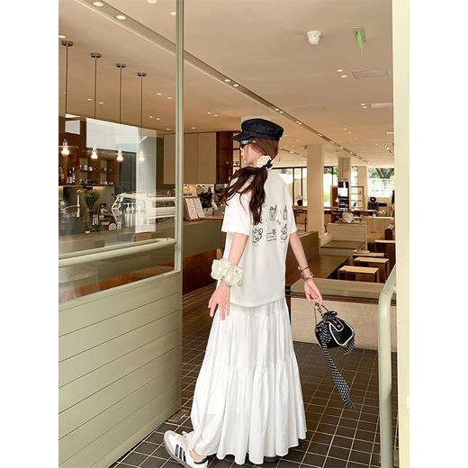 <曾小咸推荐>设计感白色后背印花圆领短袖T恤 商品图2