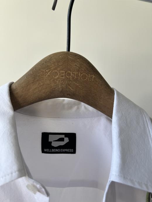 25春款原单衬衫，纯原单货，纯棉材质，超有质感，简单大气的Ov resize风，既可以内搭做衬衫，又可以外穿，胸前贴不绣设计，减龄又有设计感！数量不多！ 商品图5