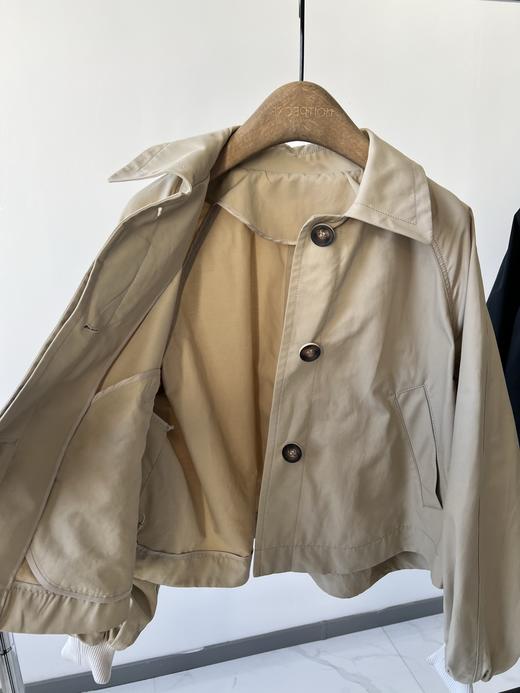 25春款，原单风衣，超级精致的小短款，设计感满满，棉质风衣，面料有质感，挺括有型，内里干净的包边设计，超级上档次，下摆可以抽绳，针织防风袖口，减龄实用，数量不多！ 商品图5