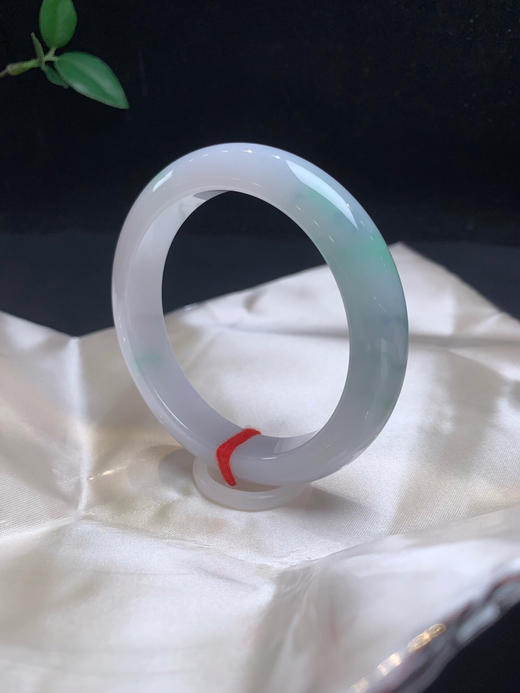 612724，56飘绿正圈手镯，底妆均匀细腻，一截清新绿，略带些紫罗兰 商品图3