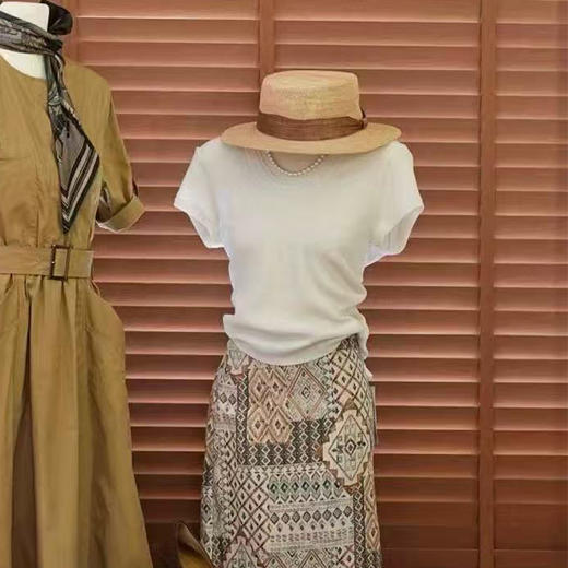 【预售7天】良木礼夏季休闲U领短T(8318) 商品图3