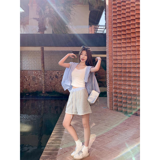 <曾小咸推荐>设计感灰色撞蓝格腰头短裤休闲裤 商品图1