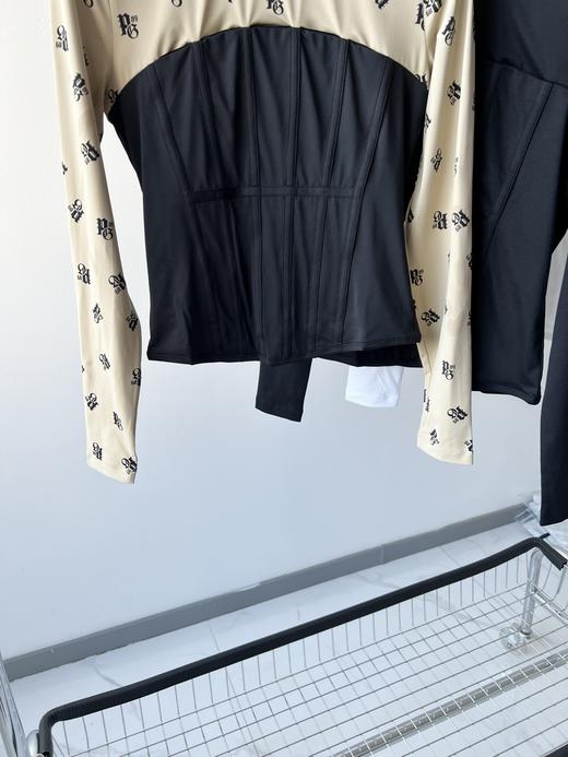 高尔夫🏌‍♀纯原单单PG打底衫，超级好看的一款，工艺复杂，面料有弹力，舒服好穿，立领设计拼接设计，更好的修饰腰身，拉伸身高比例！数量不多 商品图3