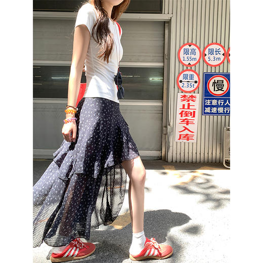 <曾小咸推荐>韩系黑色不规则开叉碎花半身裙 商品图0