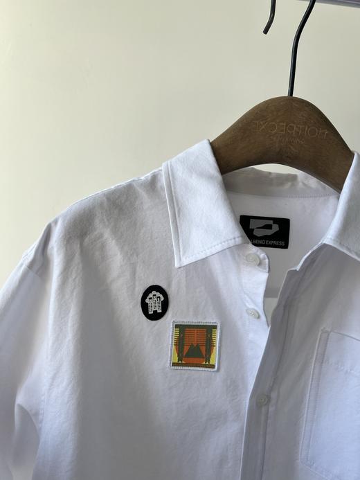 25春款原单衬衫，纯原单货，纯棉材质，超有质感，简单大气的Ov resize风，既可以内搭做衬衫，又可以外穿，胸前贴不绣设计，减龄又有设计感！数量不多！ 商品图4