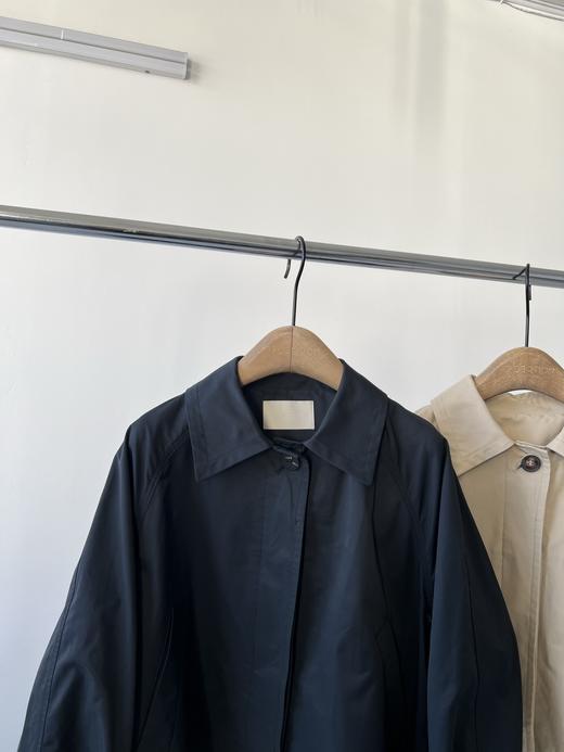 25春款，原单风衣，超级精致的小短款，设计感满满，棉质风衣，面料有质感，挺括有型，内里干净的包边设计，超级上档次，下摆可以抽绳，针织防风袖口，减龄实用，数量不多！ 商品图1