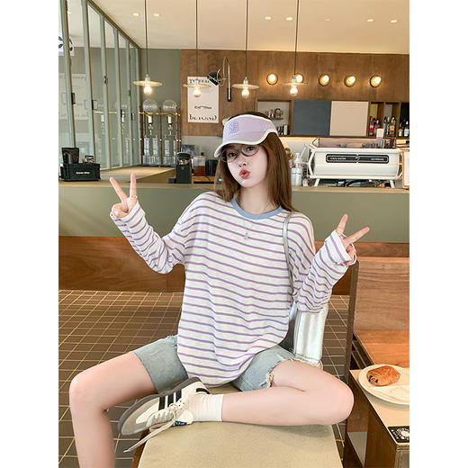 <曾小咸推荐>慵懒风休闲紫色条纹长袖圆领T恤 商品图2