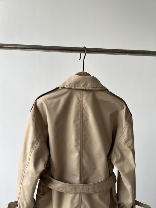 新款经典英伦风双排扣风衣，中长款式，客供面料，甄选最合适制作风衣的面料 ，色泽鲜明 手感细腻，亲肤性好 耐用度高 ，兼顾透气性的同时又很好的把控了密度性 商品图8