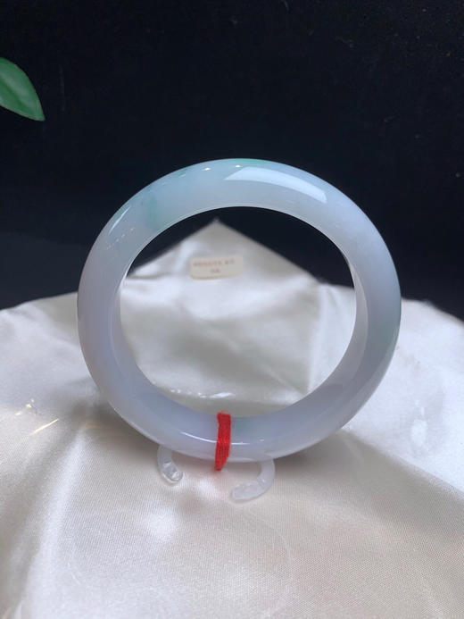 612724，56飘绿正圈手镯，底妆均匀细腻，一截清新绿，略带些紫罗兰 商品图0