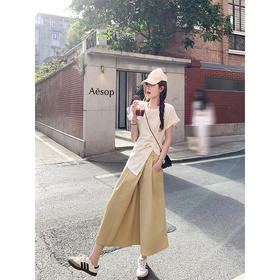 <曾小咸推荐>卡其色半身裙杏色下摆开叉短袖T恤