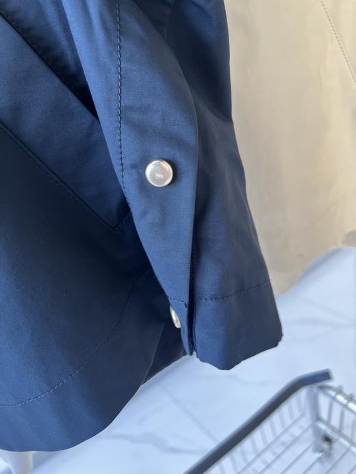 25春款，原单风衣，超级精致的小短款，设计感满满，棉质风衣，面料有质感，挺括有型，内里干净的包边设计，超级上档次，下摆可以抽绳，针织防风袖口，减龄实用，数量不多！ 商品图6