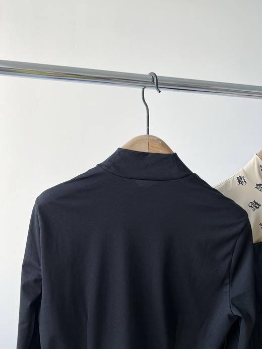 高尔夫🏌‍♀纯原单单PG打底衫，超级好看的一款，工艺复杂，面料有弹力，舒服好穿，立领设计拼接设计，更好的修饰腰身，拉伸身高比例！数量不多 商品图6