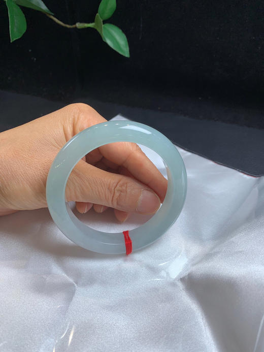 612726，56.7冰晴底手镯、整体冰冰润润的，清新细腻，很秀气 商品图5