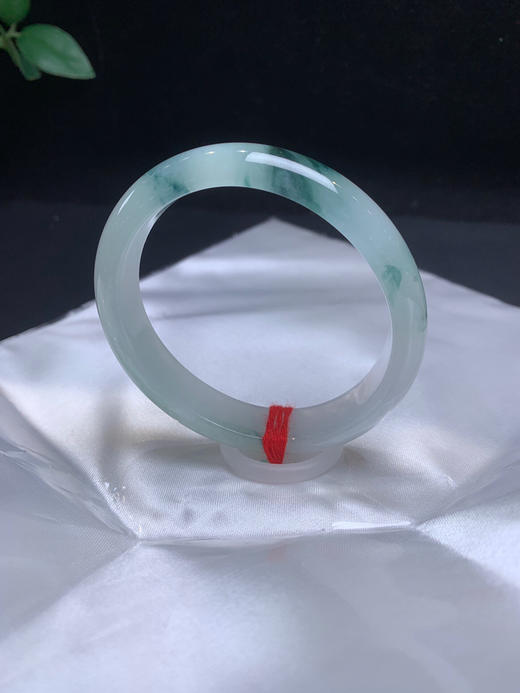 612727，54.6冰飘花贵妃，冰底飘蓝花，局部起光， 花色灵动，整条均匀细腻 商品图2