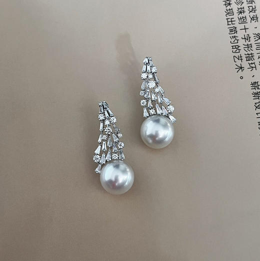 CLASSIC系列 18K镶钻石和南洋珍珠 耳坠 商品图0