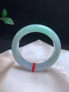 612725，55.8果绿底色手镯、甜果绿色，润润的 清新细腻