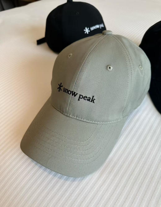 原单正品雪峰春夏款 情侣鸭舌帽，三个色。男女同款，头围可调节。代工厂正单来的，大家看实拍，所见即所得，品质非常高，我带了一下午，这个帽子太喜欢了 商品图13